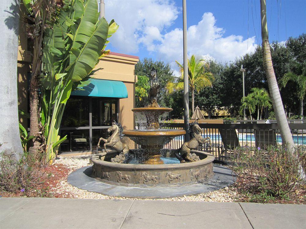 Hampton Inn Fort Myers-Airport & I-75 Exterior photo