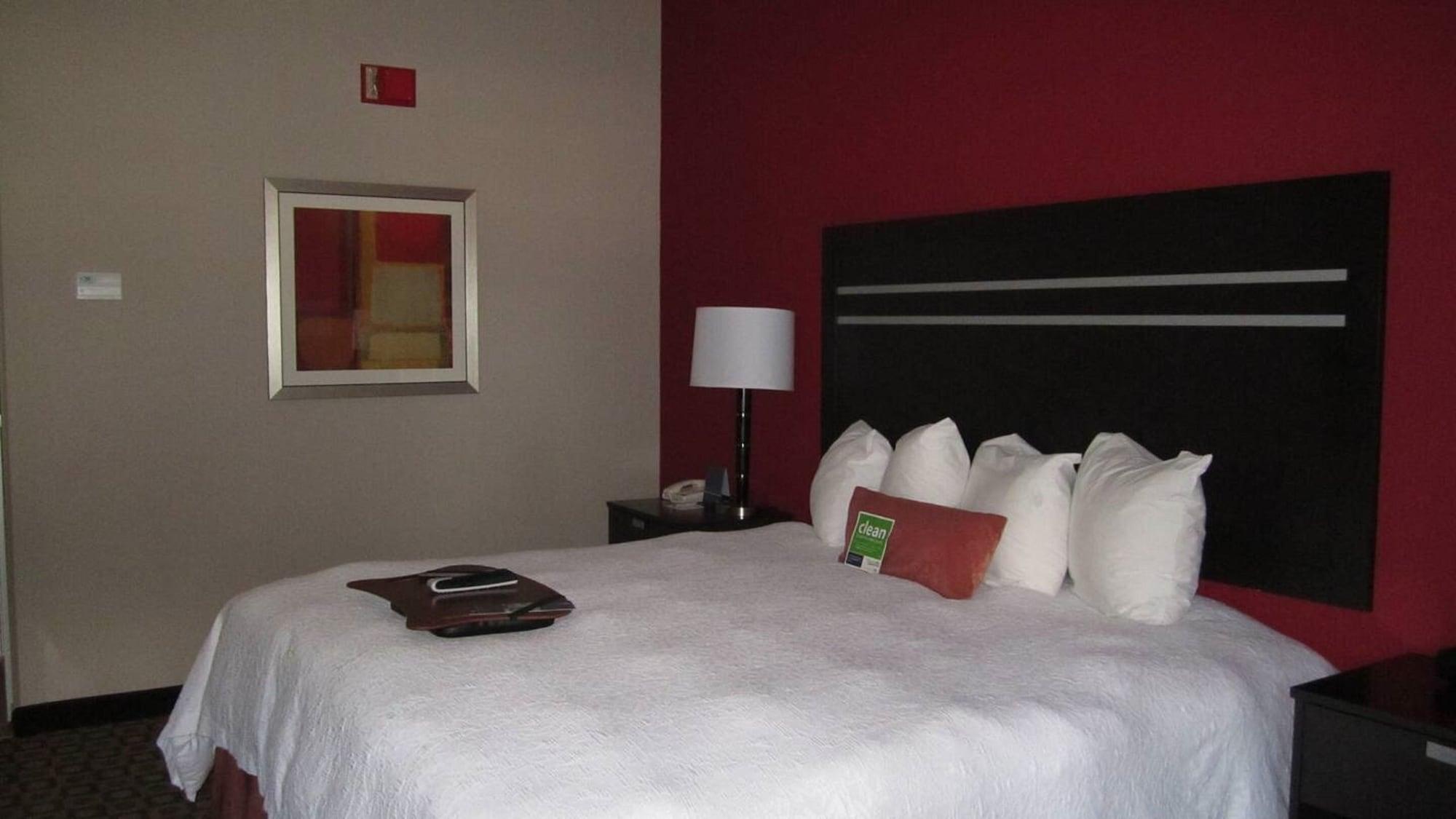 Hampton Inn Fort Myers-Airport & I-75 Room photo