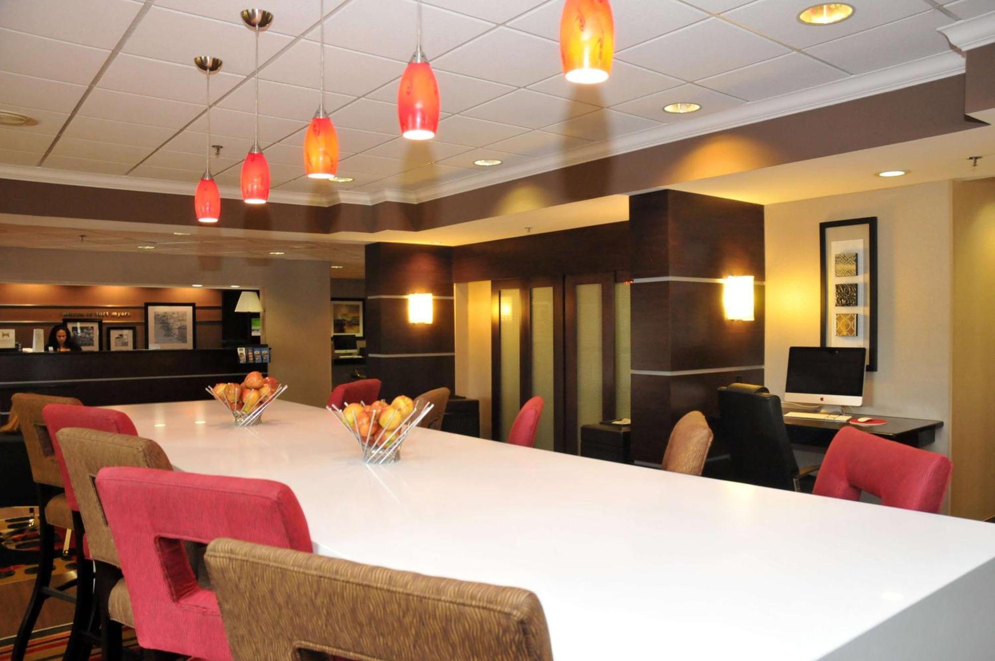 Hampton Inn Fort Myers-Airport & I-75 Restaurant photo