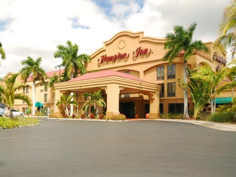 Hampton Inn Fort Myers-Airport & I-75 Exterior photo