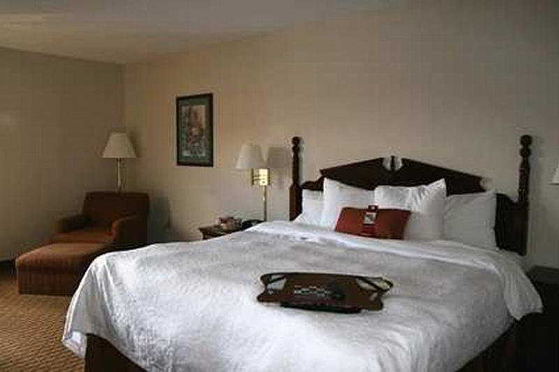 Hampton Inn Fort Myers-Airport & I-75 Room photo